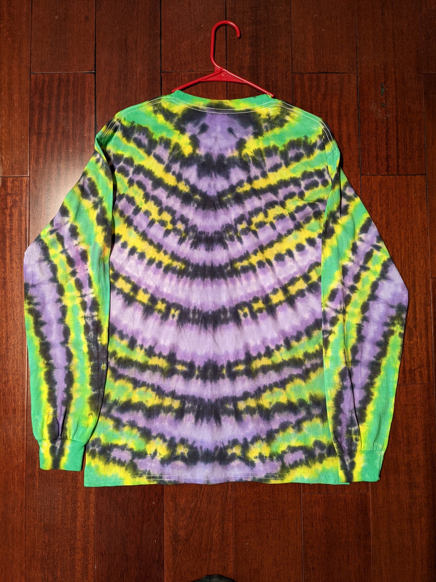 Medium High Contrast wave wag Long sleeve!