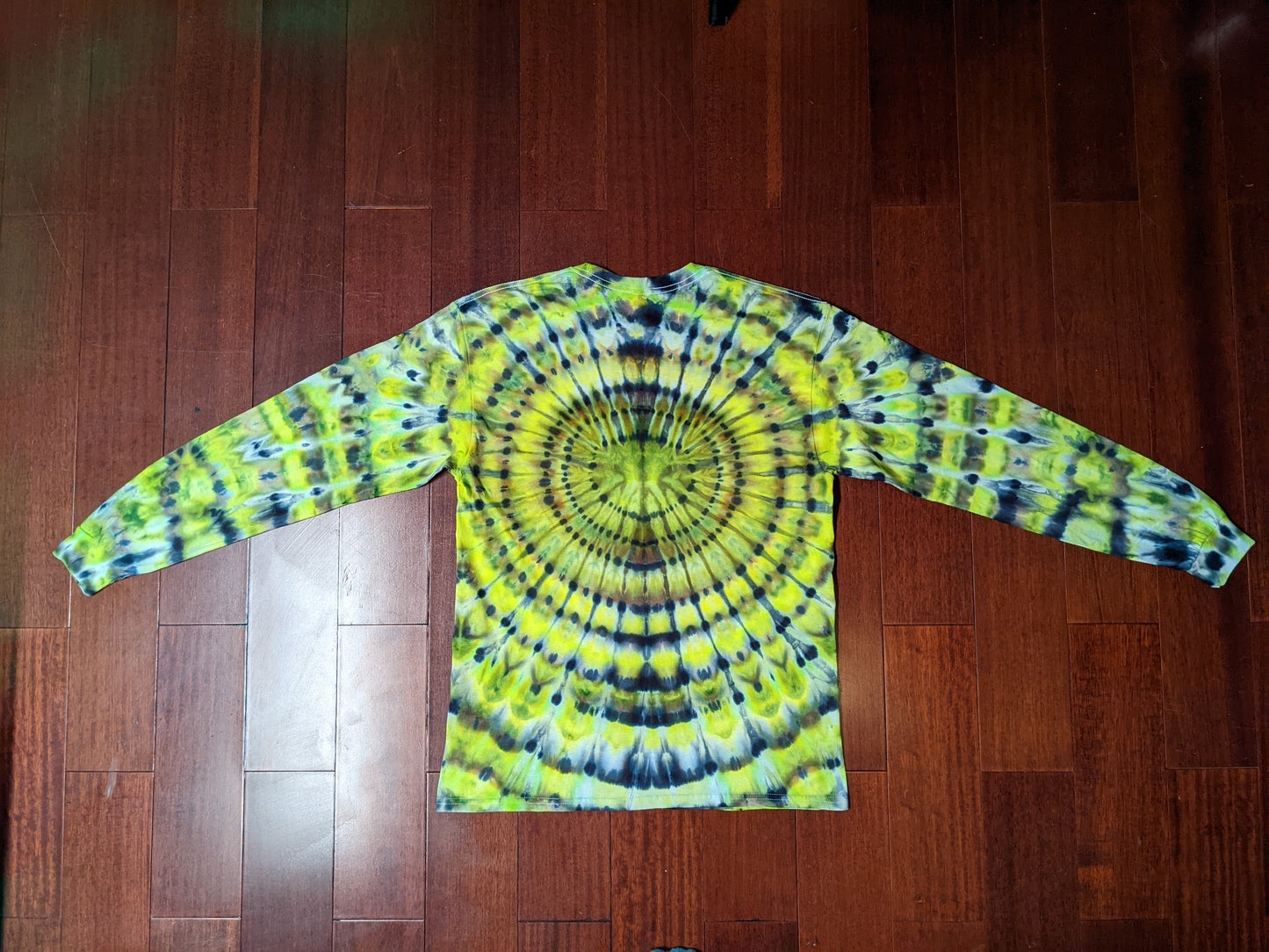 Lemon Lime Long Sleeve Ice dye in Large!